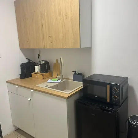 Affordable And Practical Apartment, By Downtown Cb