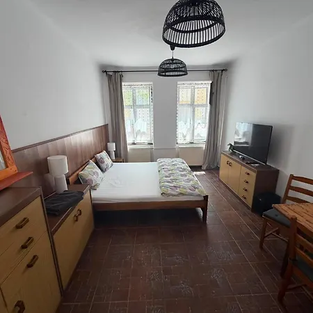 Affordable And Practical Apartment, By Downtown Cb * Budweis
